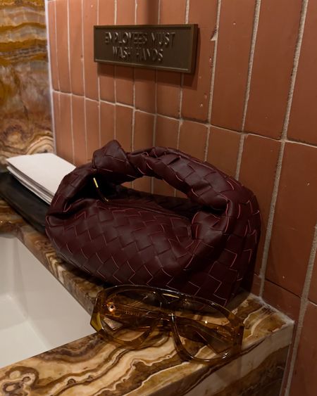 Leather knot burgundy bag and brown sunglasses 

#LTKitbag