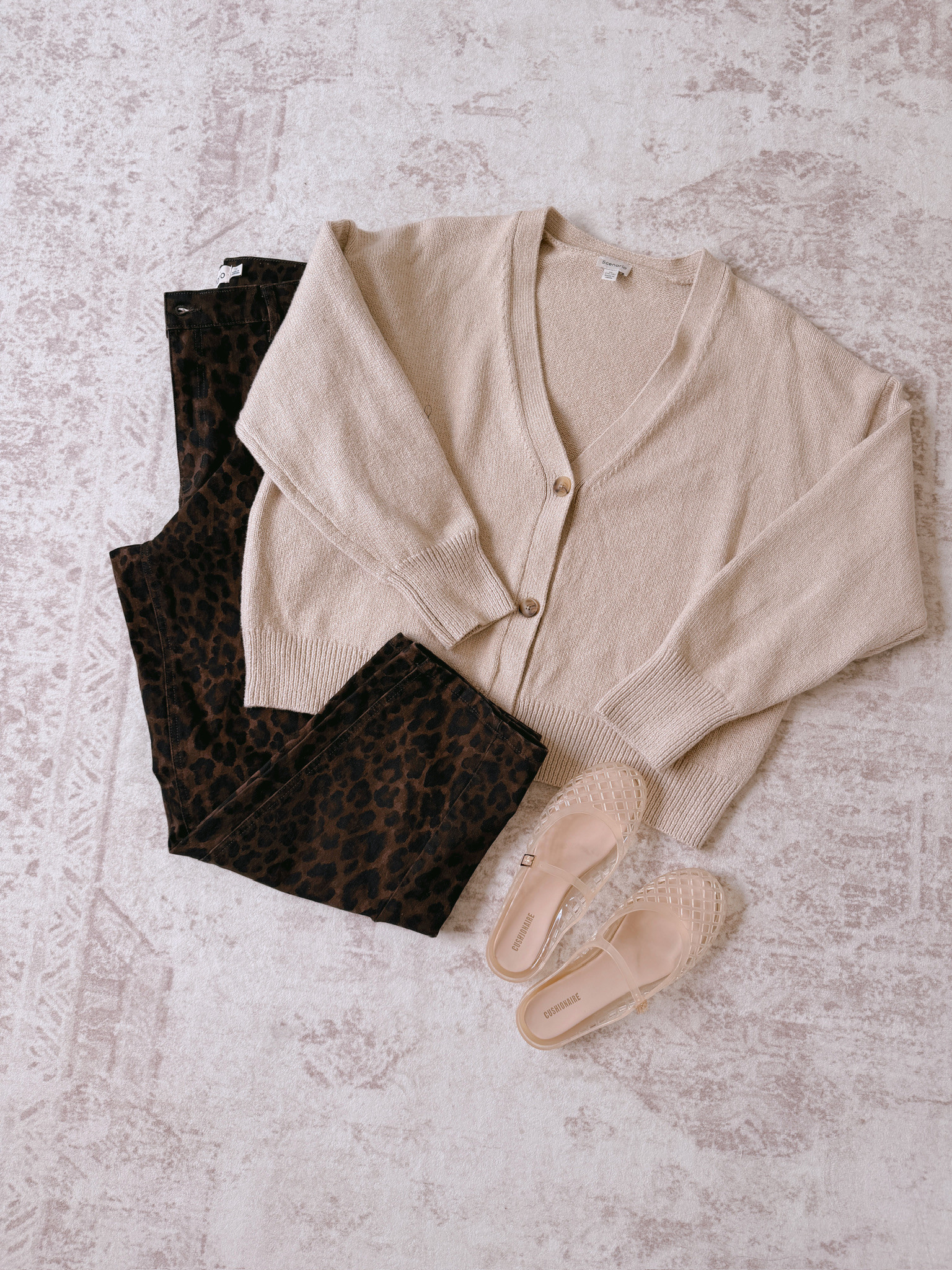 wearing a large in the top, XL or 14 in the bottoms

#LTKSeasonal #LTKMidsize