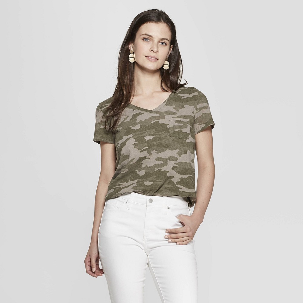 Women's Camo Print Relaxed Fit Short Sleeve V-Neck Monterey Pocket T-Shirt - Universal Thread Green XS | Target