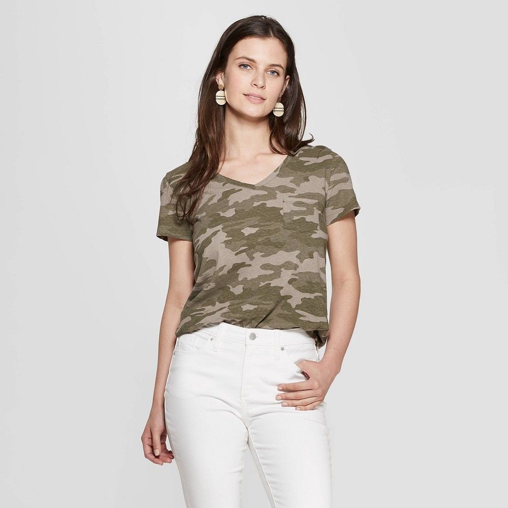 Women's Camo Print Relaxed Fit Short Sleeve V-Neck Monterey Pocket T-Shirt - Universal Thread Green XS | Target