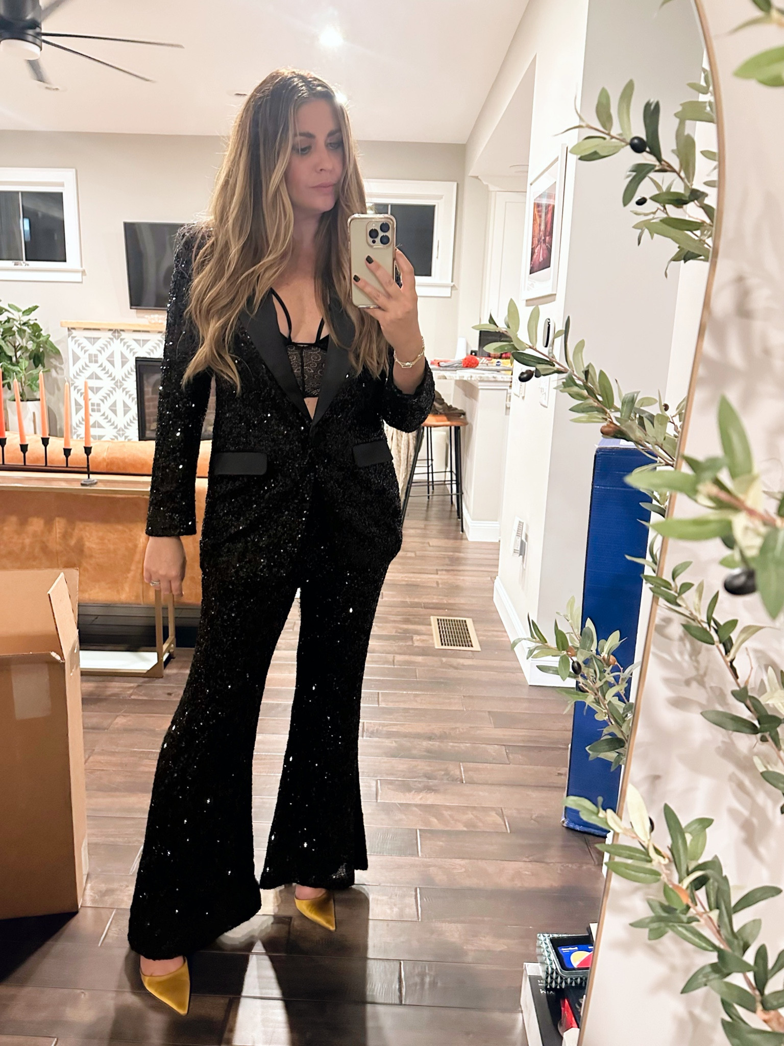 I’m all about a sparkle ✨🪩 power suit! Express sequin suit with boyfriend blazer and Sam Edelman pumps all majorly on sale!

#LTKsalealert #LTKworkwear