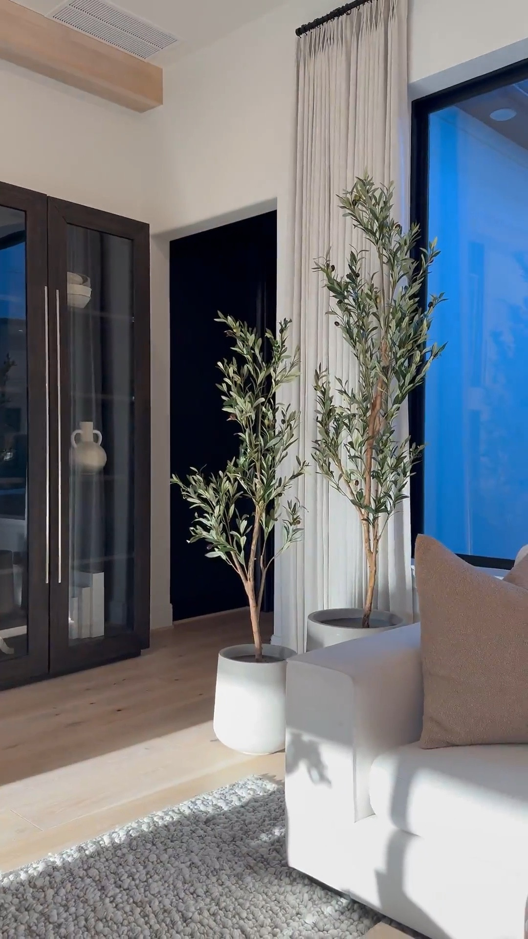 🥰

Love these planters which you can style indoors or outdoors. I styled the taller tree with the large sized planter & the shorter the medium sized

 Styled them with these gorgeous faux olive trees. The taller one is 7ft and the shorter of 5ft tall! 

#LTKHome #LTKStyleTip #LTKSaleAlert
