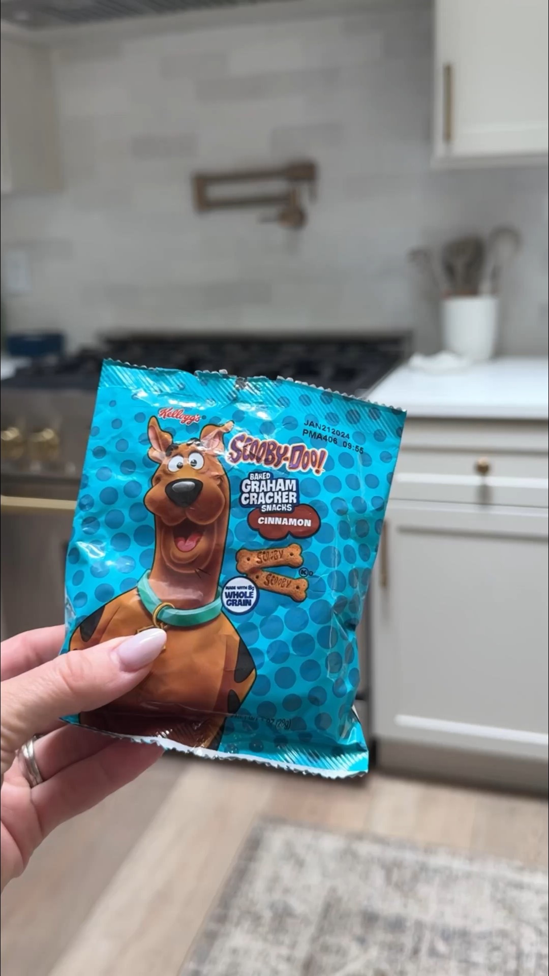 You NEED these kitchen gadgets from Amazon! 

Bag Sealer | Oil Dispenser | Veggie Slicer | Ribbed Glass Pitchers | Stone Drying Mat

Come Stay Awhile, Amanda Vernaci, Amazon Kitchen Findss