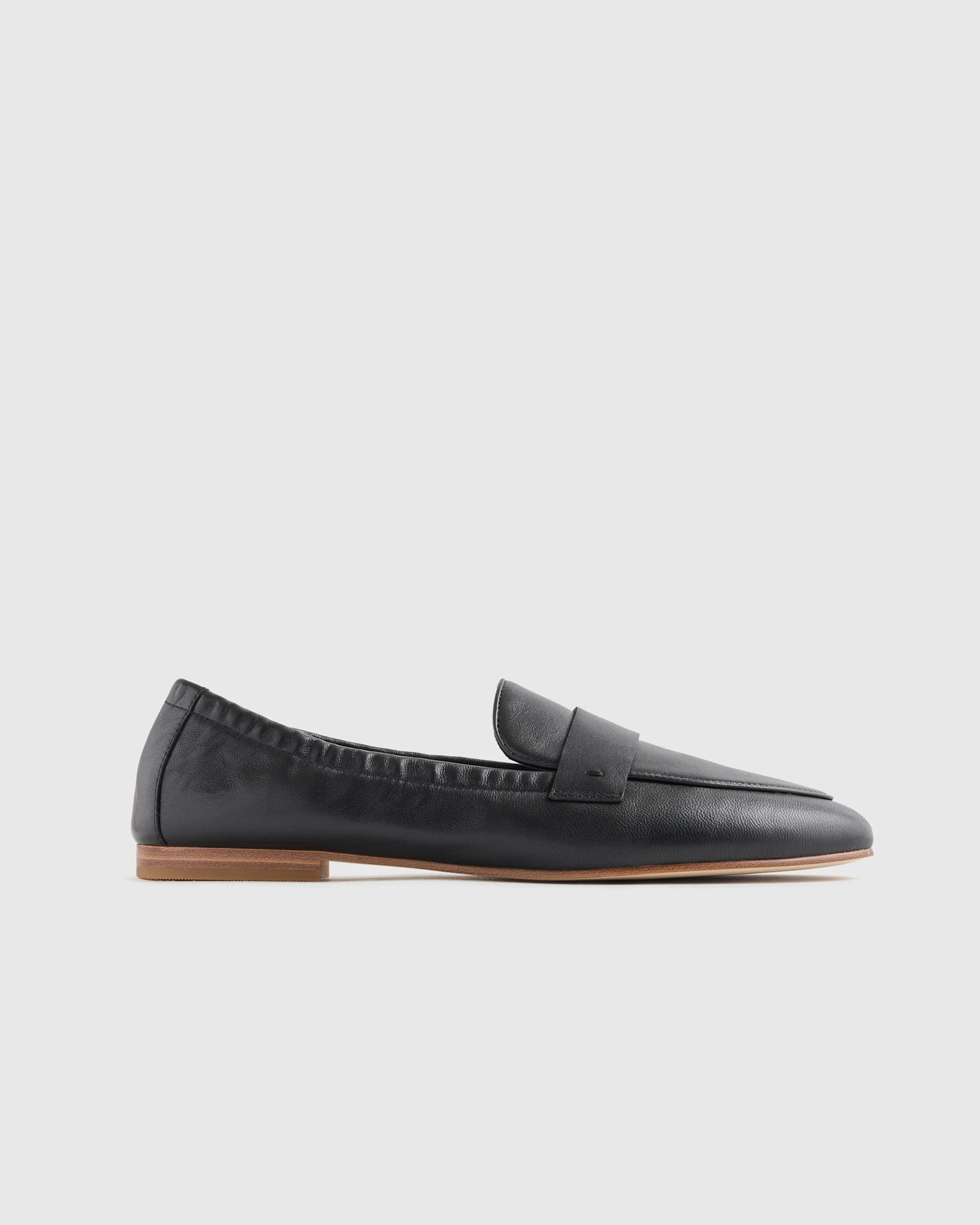 Quince | Women's Italian Leather Soft Loafer in Black, Size 9 | Quince