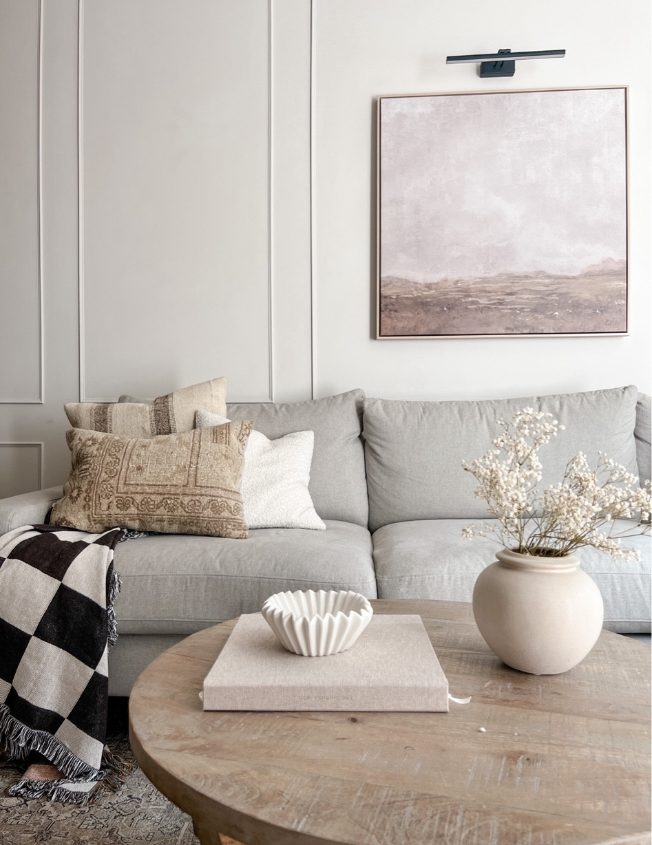 Transitional and neutral living room decor 

#LTKhome #LTKFind