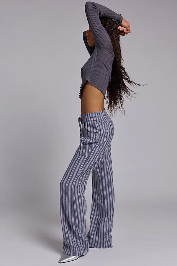 Kimchi Blue Simone Linen-Blend Flare Pant | Urban Outfitters (US and RoW)