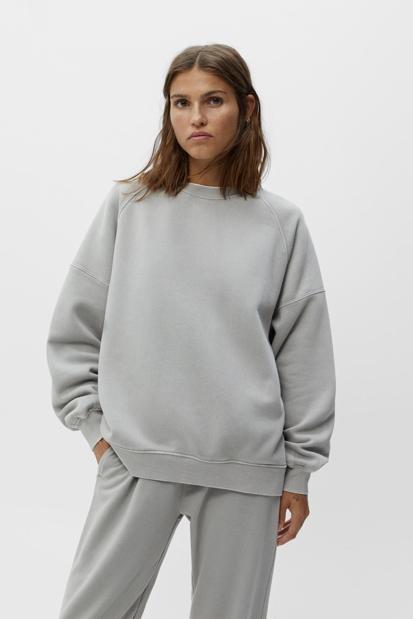 Basic round neck sweatshirt | PULL and BEAR UK