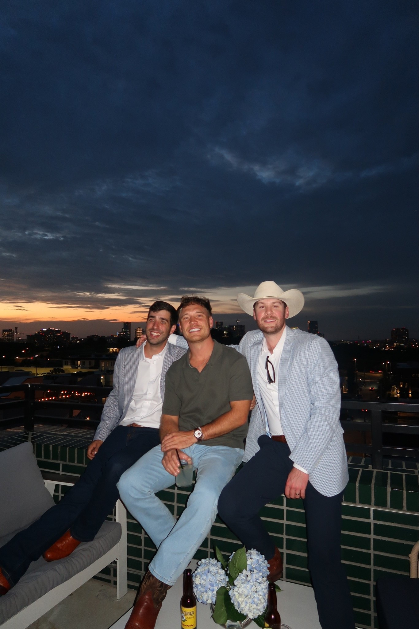 rooftops with the fellas

#LTKMens #LTKTravel #LTKdayinmylife