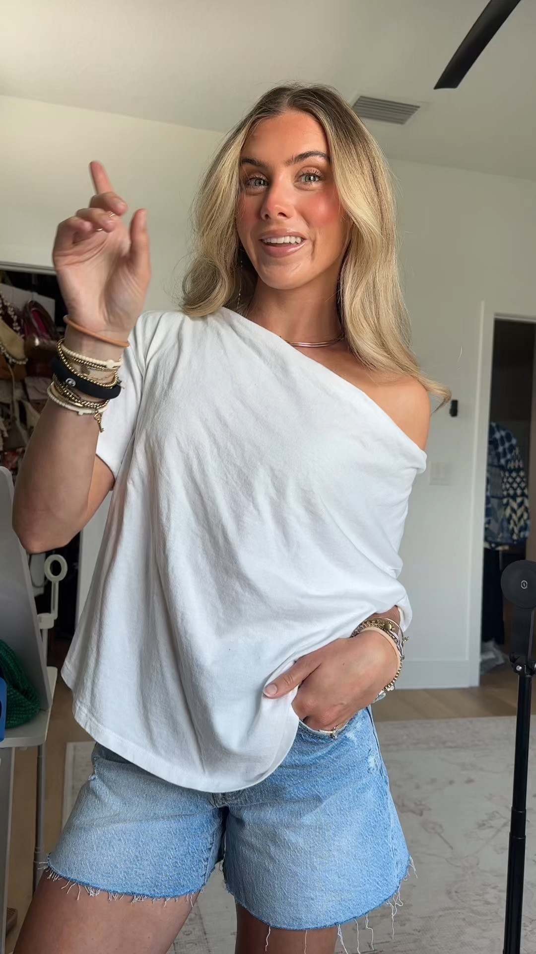 it pays to invest in your closet staples that you’re styling daily 🤭 nothing beats the perfect fit and good quality. this is my go to don’t know what to wear outfit, white tee and denim shorts. 5’4/24/xs. 

#nuuds #nuudstryon #nuudshaul #closetstaples @nuuds

#LTKootd #LTKSeasonal #LTKdayinmylife