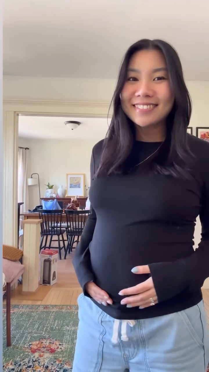 20 week bumpdate! 🍠
-5’3, Size S
-Pants are Gap Factory size XS. Could’ve gone with a S and they shrink in the wash
-Shirts are non maternity from Amazon linked in my Linktree
-Necklace is old from Madewell but linked a similar option
.
.


#LTKBump #LTKPetite #LTKBaby