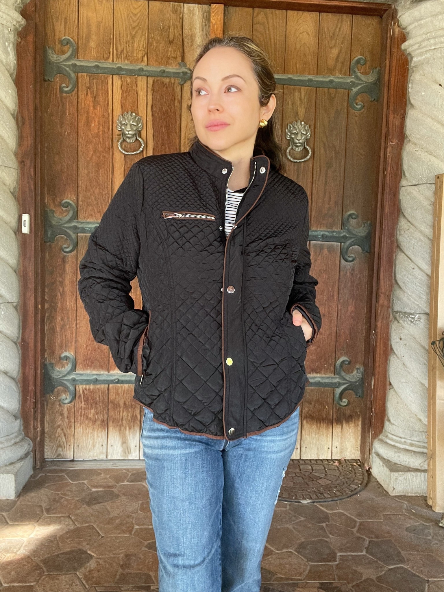 This jacket looks high-end, feels amazing, and doesn’t come with the high-end price 👏 Super warm, super comfy, and hands down my favorite out of all the ones I listed.

Jacket 
High end looks for less 
@amazon 

#LTKSeasonal #LTKdayinmylife #LTKFindsUnder50

#LTKgrwm #LTKootd