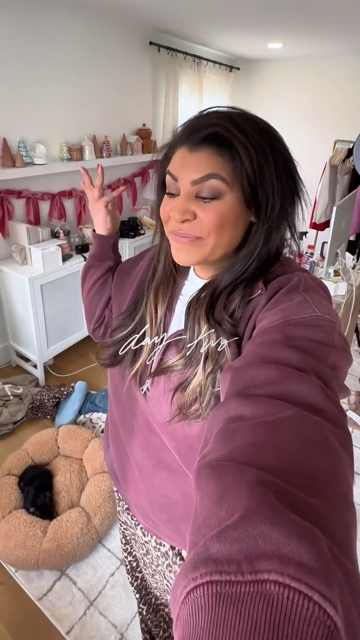 GETTING MY LIFE TOGETHER: day two! ✨💻🎧 a cluttered home = a cluttered mind. But we only have time & energy to tackle the office today so that’s what we are doing 😂

TODAY’S GOAL: actually clean my office and create a space where I can work efficiently without added anxiety, stress, & clutter. I’ve always been diagnosed with anxiety but this year I found out I suffer with ADHD too which honestly makes ALOT of sense…. So I need my space to be clean so I can work well! ✍🏽⭐️☁️

UPDATE TO DAY 1 on building upon the habits day by day: I was able to build upon day one by getting ready before I did anything else! I want to continue that + keep this office clean while going forward! Can I do it?! 🤪


———
#cleaning #cleaningmotivation #cleaningroutine #dayinmylife #dayinthelife #reallife #minivlog #redemptionarc #winterarc #vlogmas #vlogmas2024

#LTKWatchNow #LTKHome