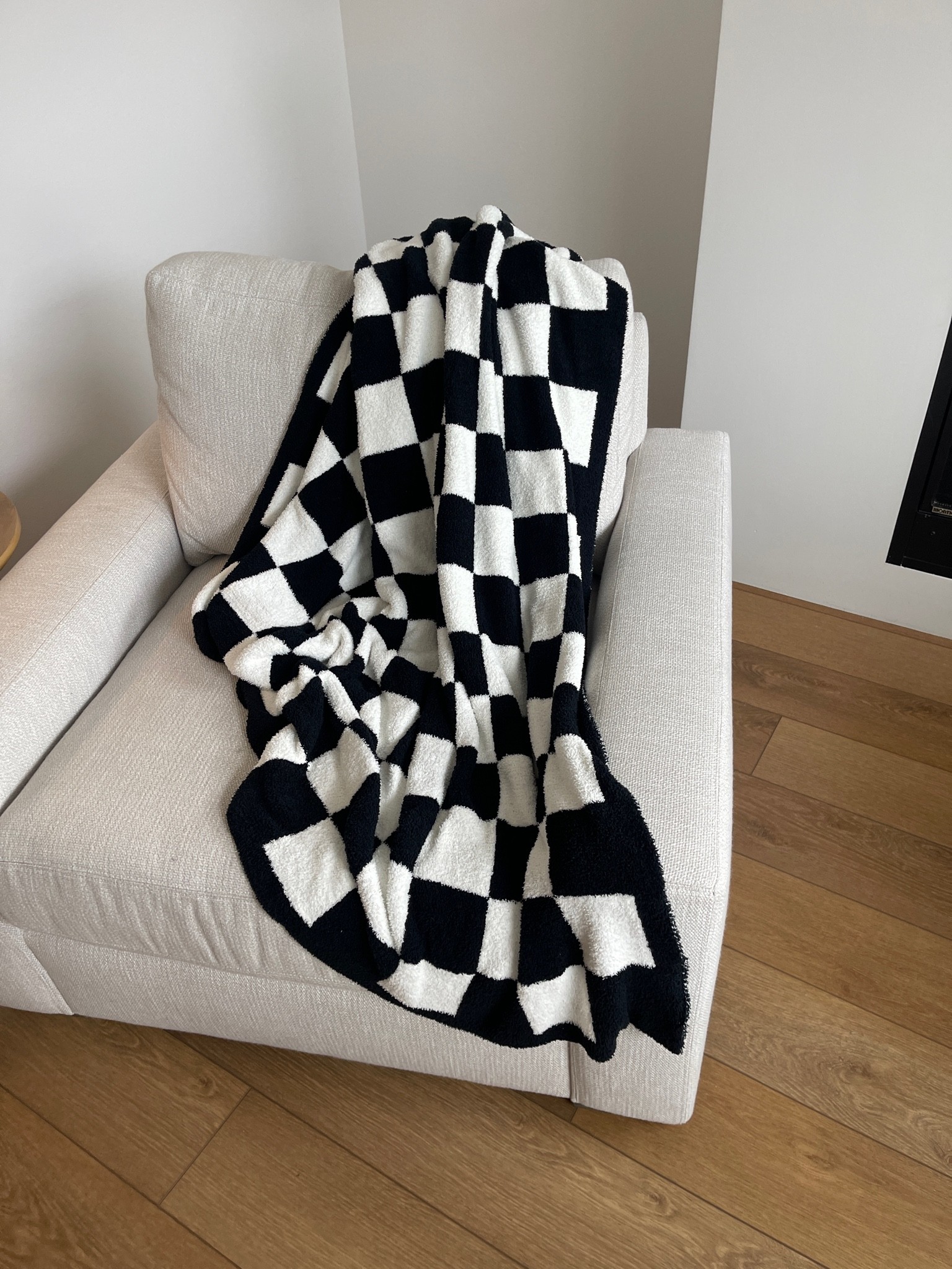 Obsessed. I now have in two colors! Barefoot dreams style for 1/3 price!!