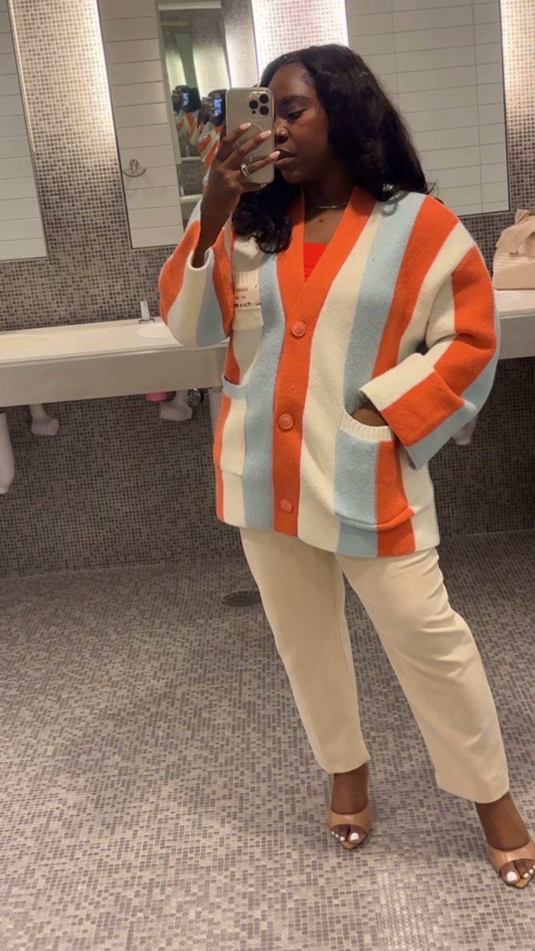 The perfect oversized cardigan to add to your wardrobe for the office or a casual day out as we head into spring 

Amazon cardigan 
Zara trousers 
Mango mules 