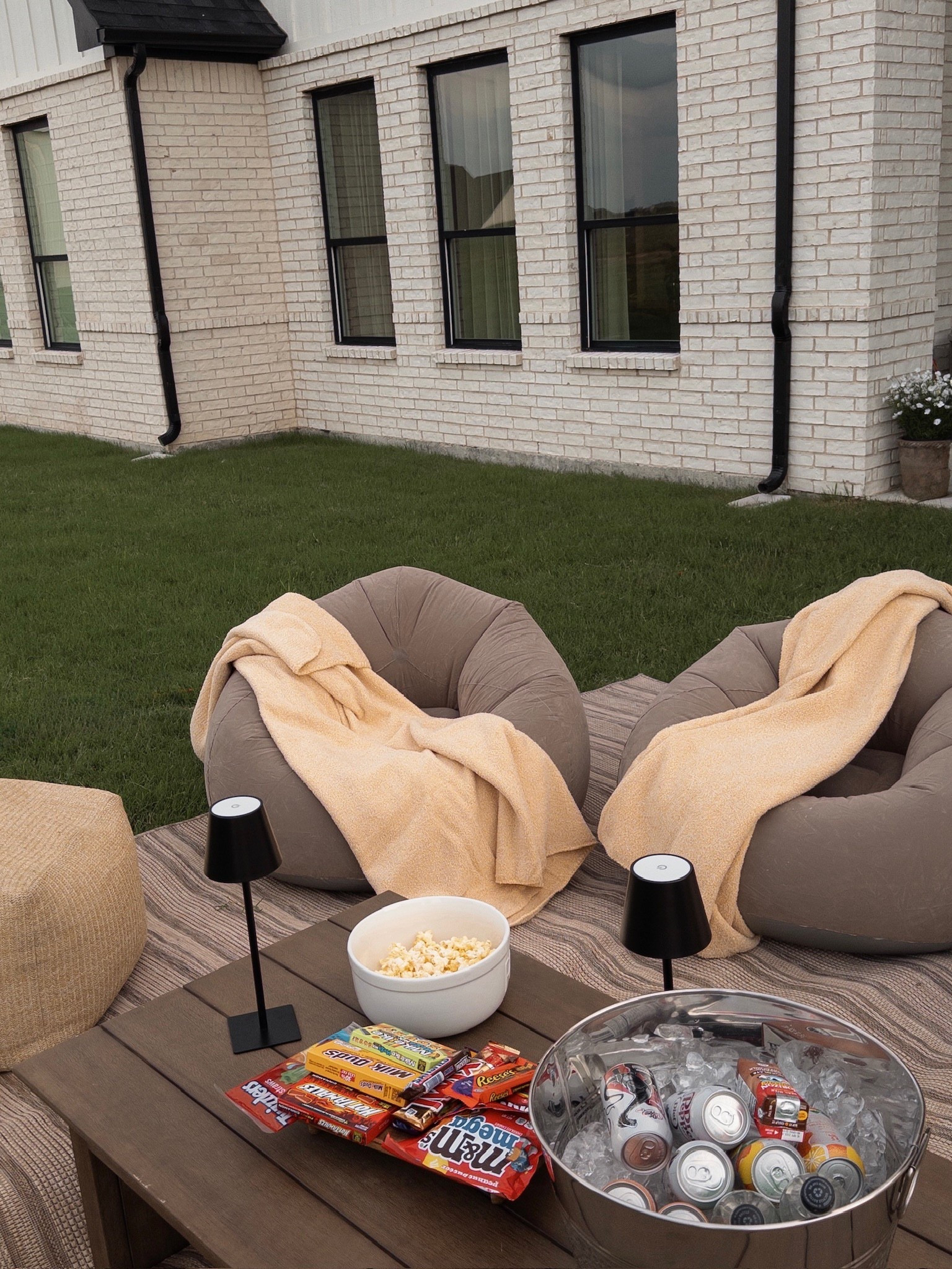 Outdoor movie night with the kids!

summer nights, summer movie night, kids summer activities, amazon kids, amazon finds

#LTKSummerEdit #LTKSeasonal #LTKKids