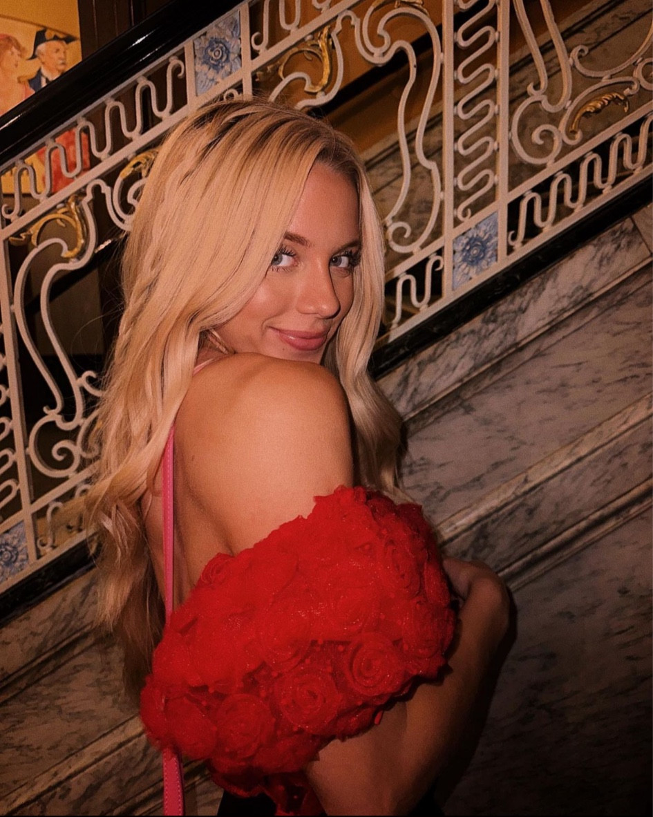 The PERFECT Valentine’s Day top!!! Bright red with rose detailing off the shoulder 💓 Paired with pink and red moschino bag

#LTKSeasonal #LTKMostLoved #LTKstyletip