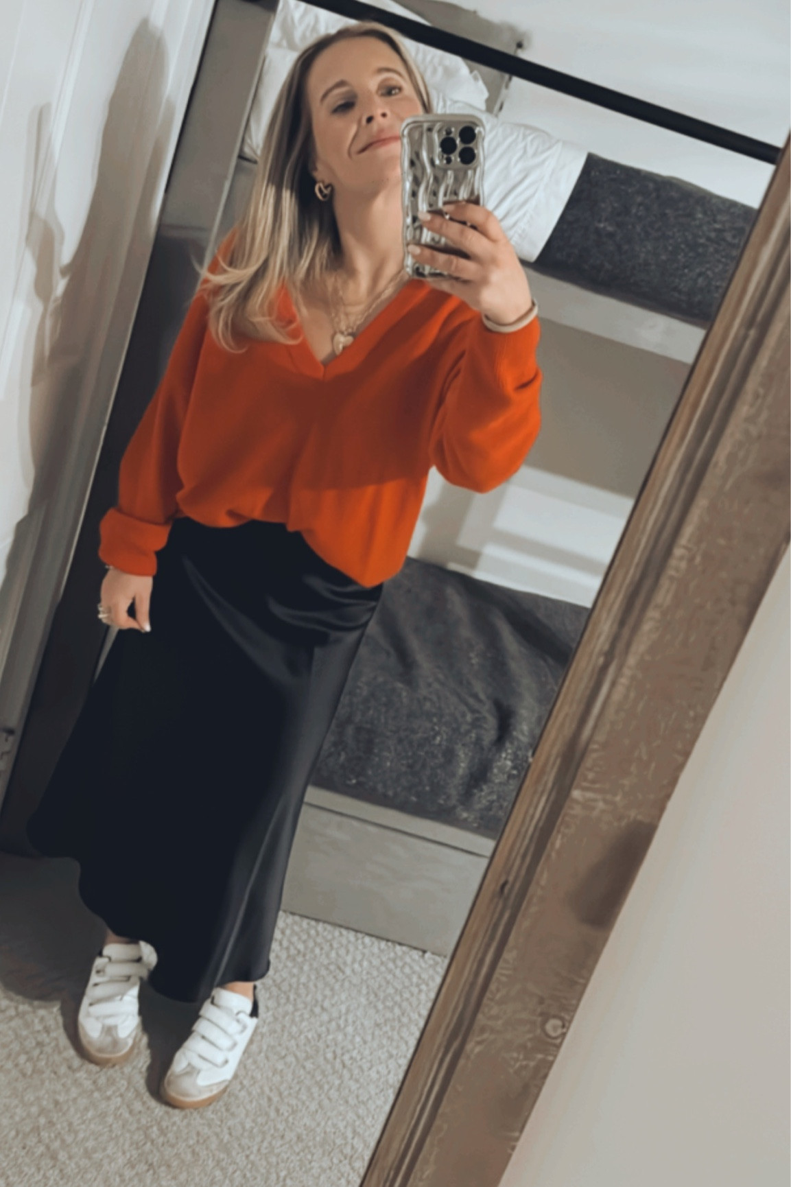 New favorite winter outfit.

Midi skirt - silk skirt- cashmere sweater - sneakers 

#LTKfindsunder50 #LTKover40 #LTKparties