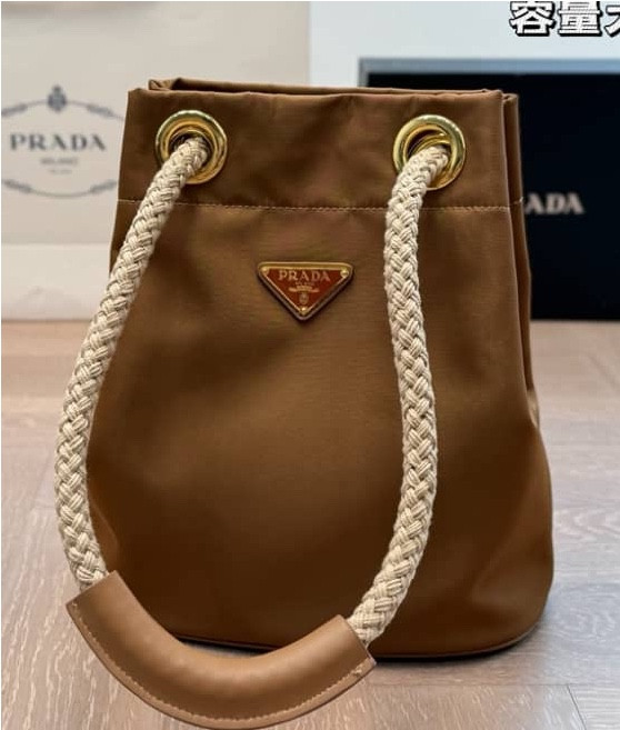 Bucket bag🐻

#LTKgiftguide #LTKcanada #LTKbag