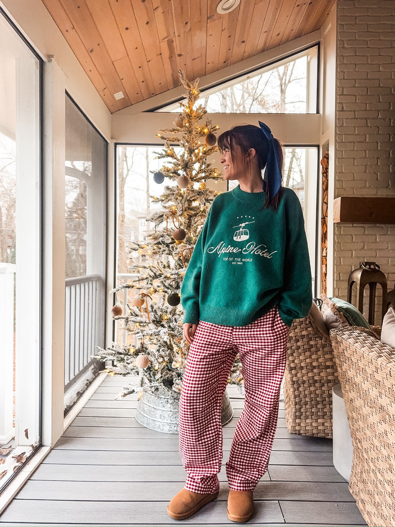 This is your sign to spend the season in the comfiest green holiday sweater, red gingham lounge pants, soft chestnut slippers, and a velvet ribbon hair bow — equal parts festive and effortlessly cozy 🎄❤️
Holiday vibes made simple (and cute!).
#eanesinteriors #holidayoutfit #christmascozy #festivestyle #winterloungewear #cozyseason



#LTKHoliday #LTKmomlife #LTKootd