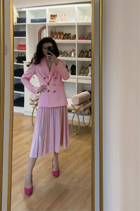 Pov it’s Christmas and you are already thinking about what you will wear for Easter. I just can’t wait for spring to come. Partly because of this pretty pink blazer and mini pleated pink skirts that I have #pink #morningdress #easteroutfit #blazer #midiskirt #weddingguestoutfit #LTKGIFT

#LTKparties #LTKHoliday #LTKwedding