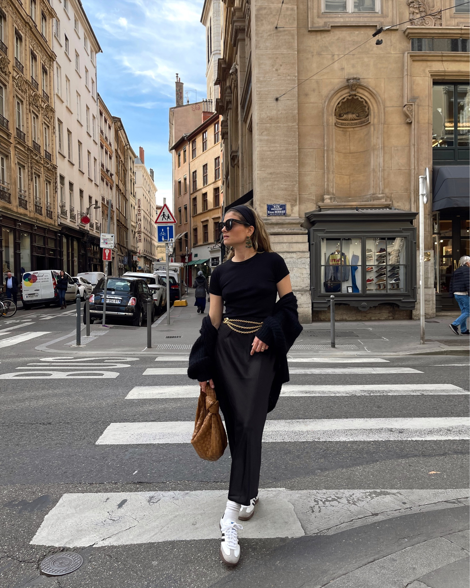 Outfit with satin skirt and vintage Chanel belt.
Accessoirize your haur with a headband.
My favorite sneakers for spring my Adidas Samba and my bag Bottega.


#LTKeurope