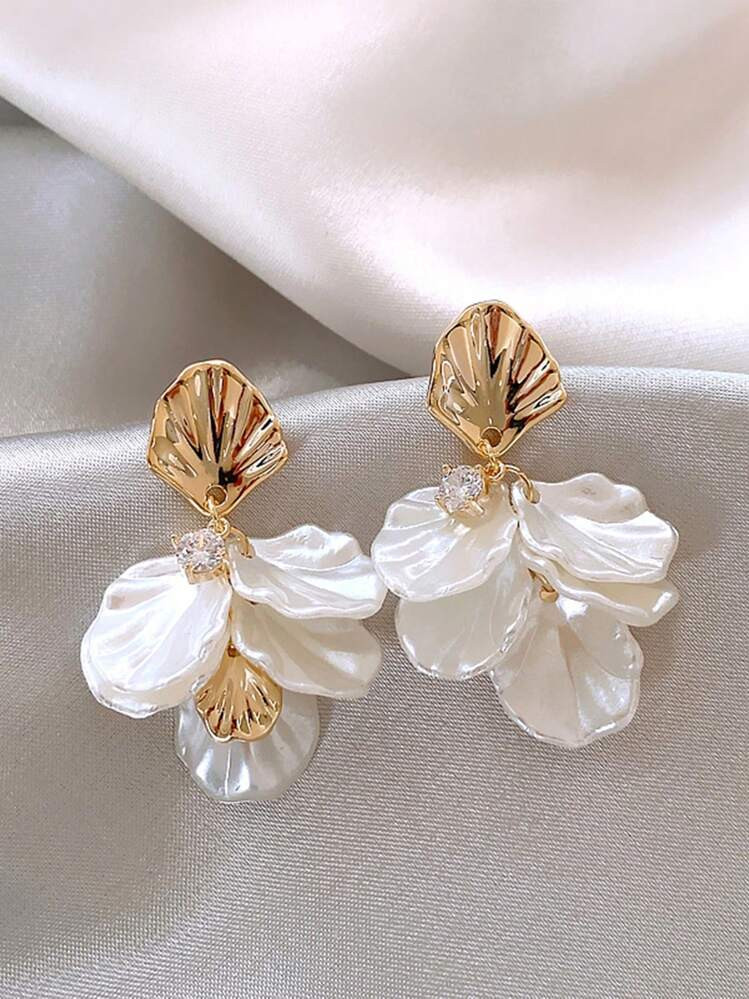 2pcs White Flower Petals Dangle Earrings Boho Vacation Style Holiday Ear Ornaments Female Gift Valentines,Mom,Mother,Mother's Day,Gift | SHEIN