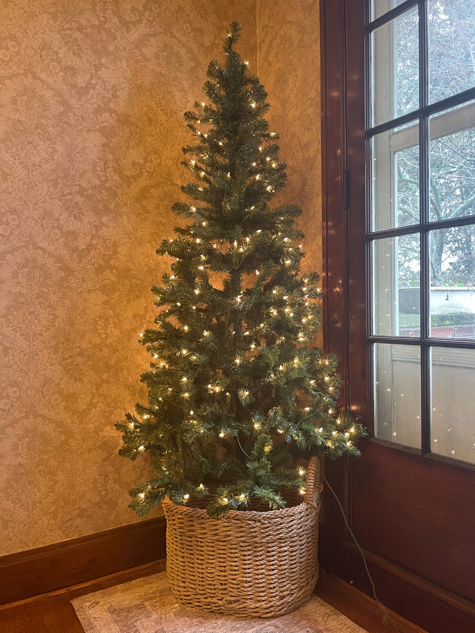 Deck the Halls with Savings! 🎄✨
Looking for an affordable Christmas tree that still packs a punch? Look no further! This 6.5 ft beauty with sparkling white lights is yours for under $30. 😱 Don't miss out on this steal!
#ChristmasTree #HolidayDecor #ChristmasShopping #SaleAlert #LTKhome #target 
