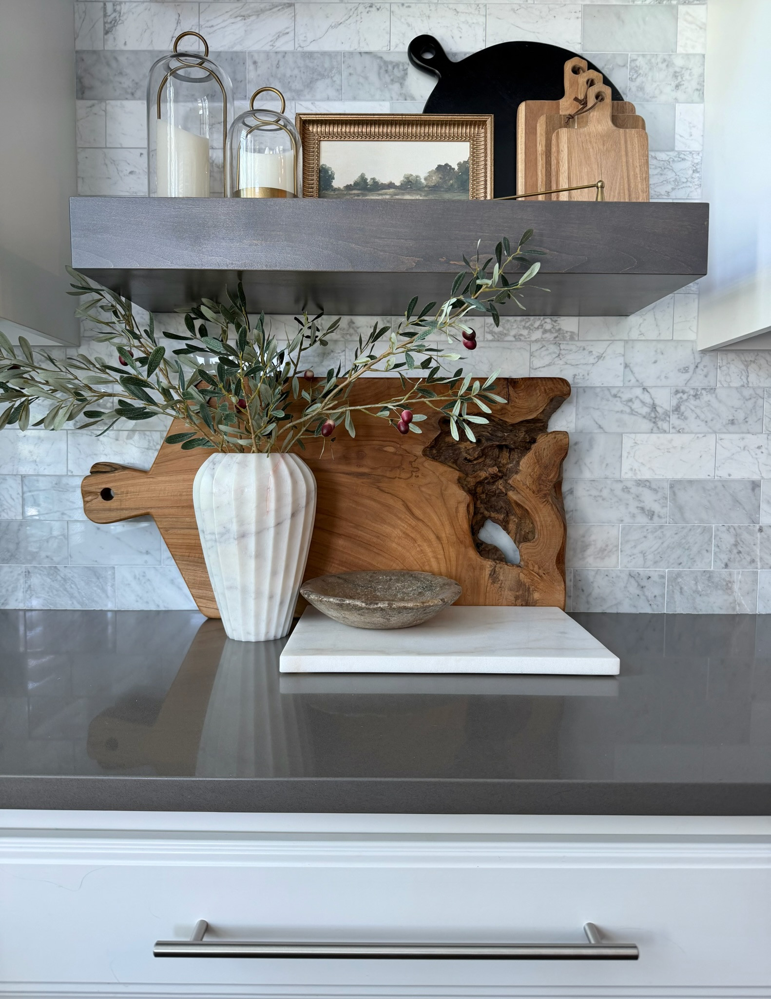 Neutral kitchen decor that never goes out of style! 🥰
 
neutral kitchen decor, warm neutral kitchen, builder grade kitchen upgrades, kitchen styling ideas, designer inspired kitchen, neutral home decor, Amazon home finds, Walmart home decor

#LTKSeasonal #LTKHome