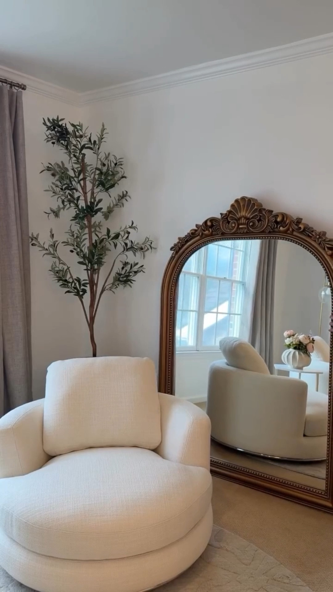 
Who else loves a good before & after? The before video is when we came to do the final walk through of the house! Our master bedroom is truly my sanctuary, kept it warm, simple, and of course added touches of gold ✨😉 @wayfair #WayfairFinds 



#liketkit #LTKSaleAlert #LTKHome #LTKSeasonal
@shop.ltk
https://liketk.it/5qcXn