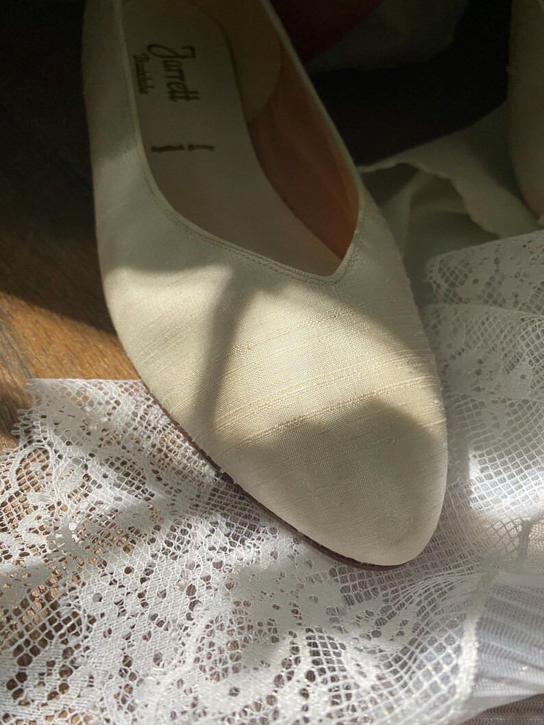 Vintage Bridal Shoes in Ivory Taffetas With Kitten Heels, Size 8 - Etsy | Etsy (US)