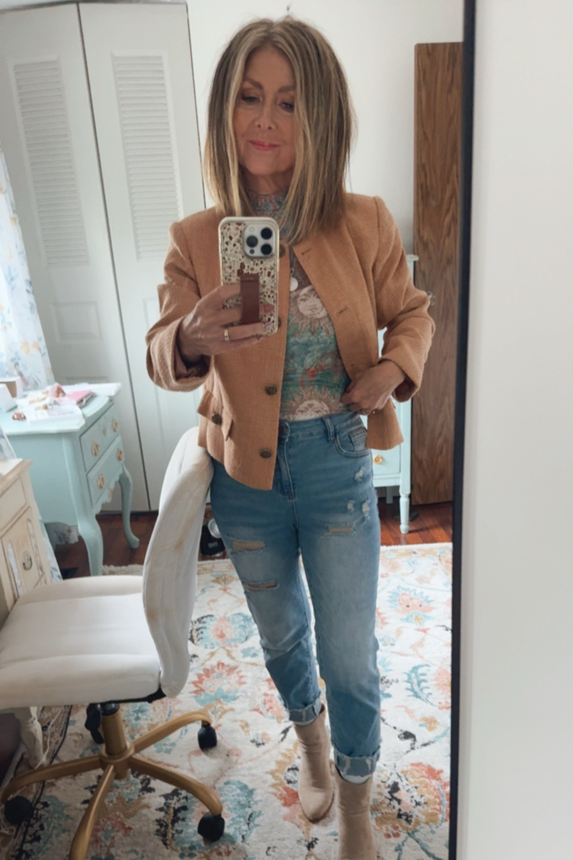 🥂Outfit I wore to meet good friends for dinner! 
⭐️This tweed jacket makes your denim look a bit classier🌸
💙I’m between sizes right now , and the jeans have a lot of stretch, so I sized down:) 

#LTKPetite #LTKootd