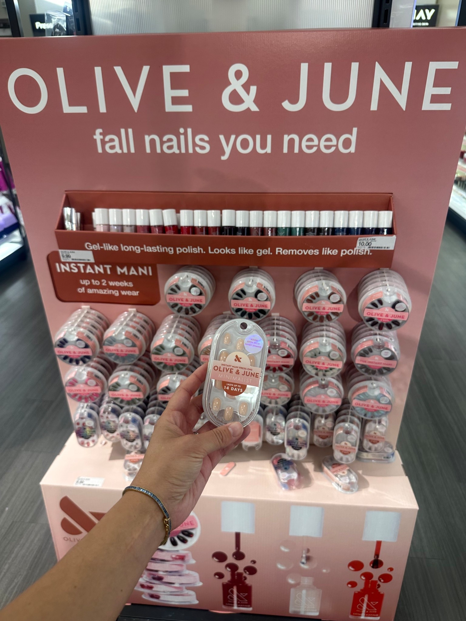 #ad Ready for fall 🍂 @oliveandjune many great colors for fall! Budget-friendly, fast, and mess-free application 🧡 
@target
#oliveandjunepartner #targetpartner #target #diynails #nailtok  #diymani