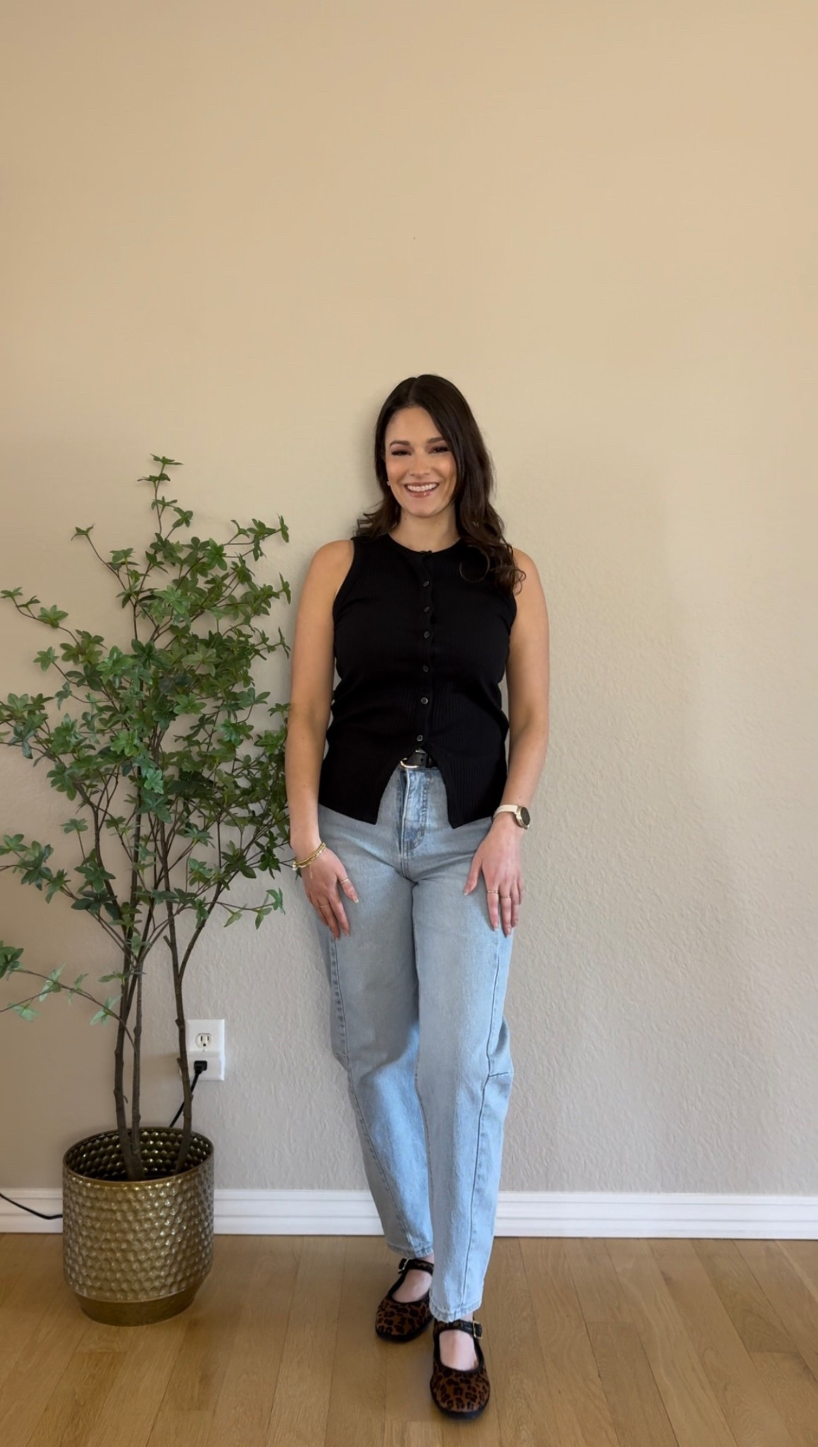 I almost didn’t post this because it felt “too simple.”
But this is exactly how I elevate basics.
Simple doesn’t have to mean boring 👏🏻

•
•
Spring outfit, outfit styling, elevated basics, what to wear, outfit inspo, barre jeans, leopard flats, causal outfit,

#LTKgrwm #LTKSaleAlert #LTKootd