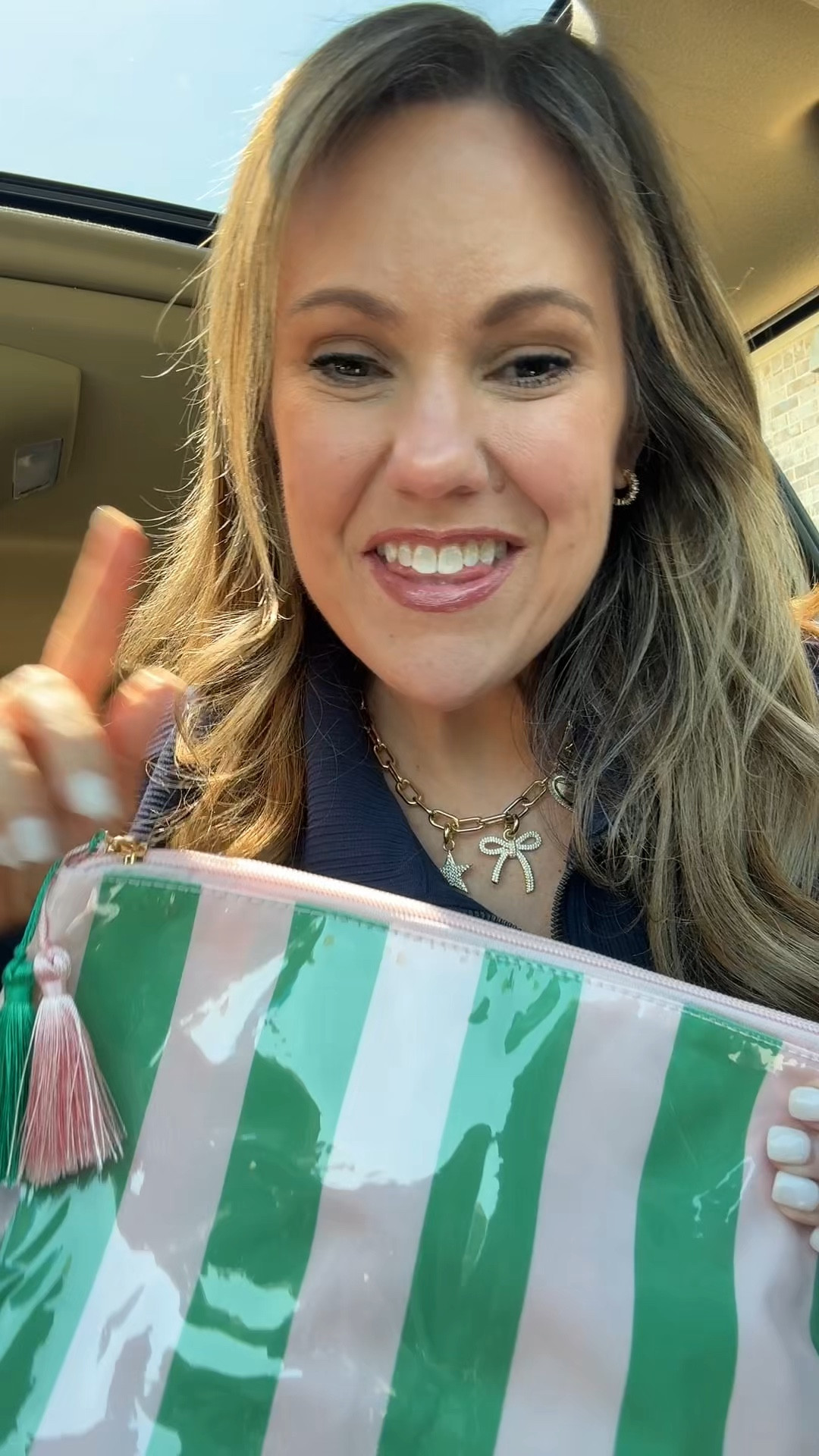This bag is king- stay organized, and put together! 