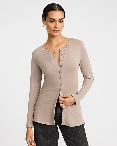 Crew Neck Long Sleeve Cutaway Hem Knit Cardigan | Express