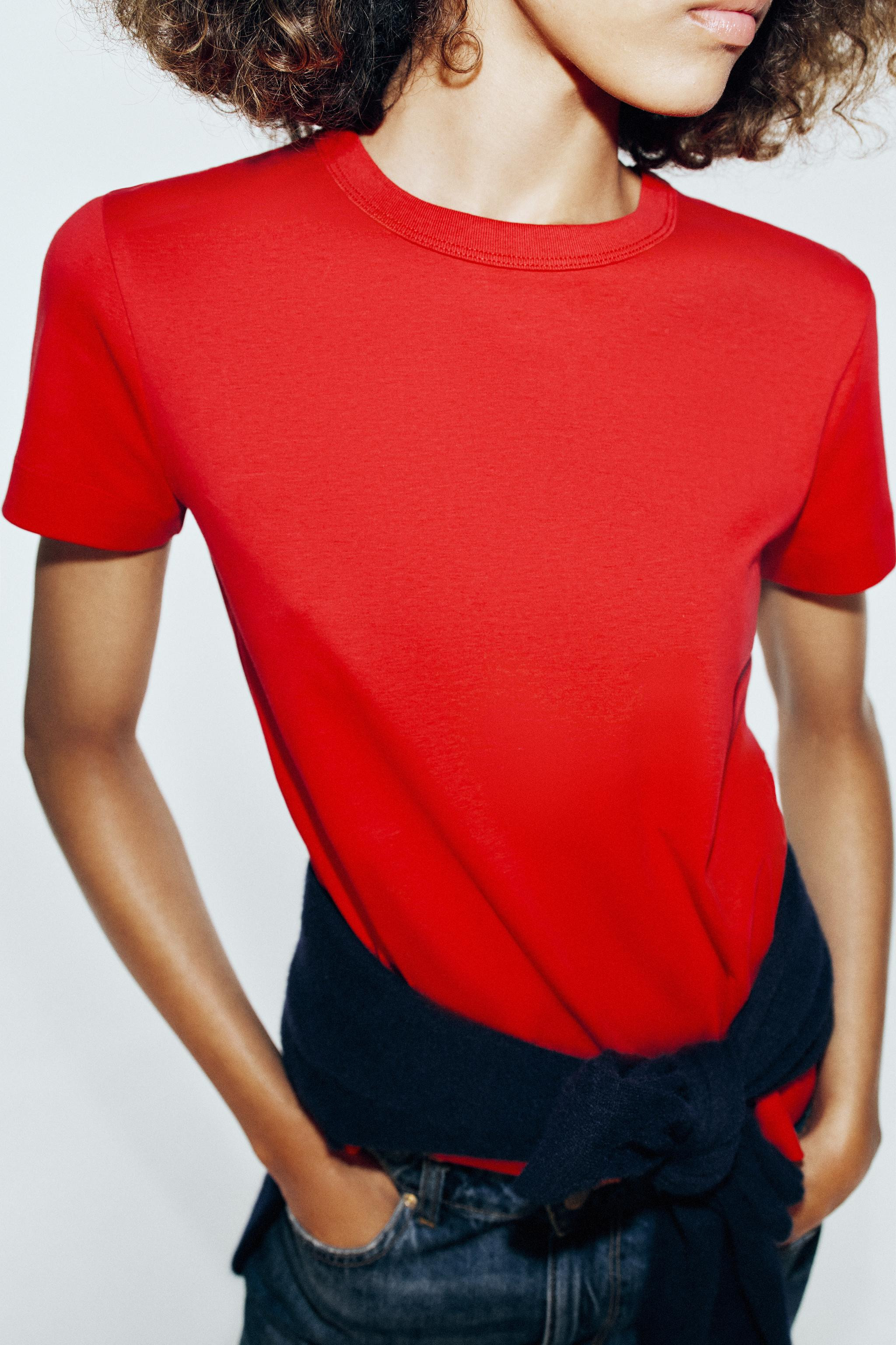REGULAR FIT \u2013 RUNDHALSAUSSCHNITT \u2013 NORMALE L\u00c4NGE \u2013 KURZE \u00c4RMELT-Shirt au... | Zara DE