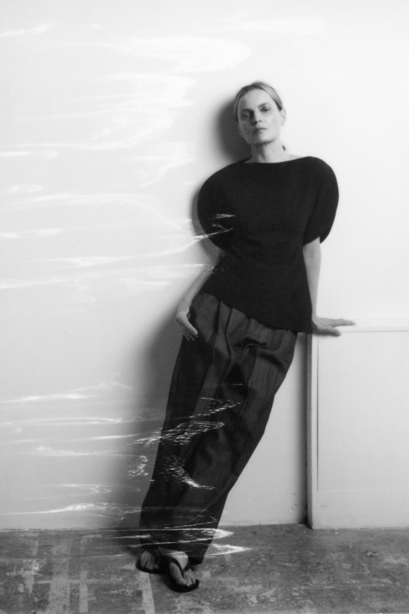 ZARA WOMAN COLLECTIONBoat neck top with puff sleeves and vents. Asymmetric hem. Back zip fastenin... | Zara UK