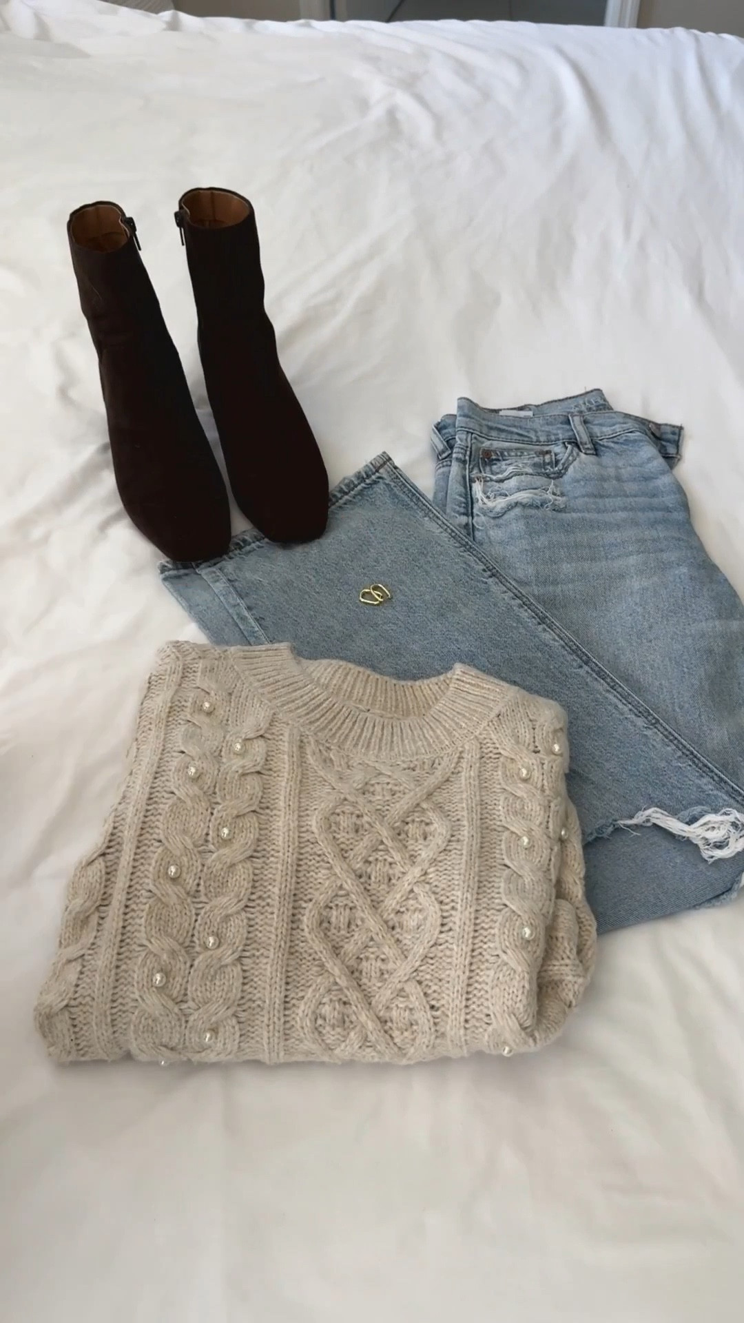 Effortless winter chic ❄️✨ cozy textures meet polished details 💅🏻 the perfect mix for brunch, shopping days, or holiday get togethers 👯‍♀️ Pearls, denim, and soft knits just hit different this time of year 🤍 #WinterOutfitInspo #ChicAndCozy #LTKStyle #WinterWardrobe #ElevatedBasics #OOTD #WinterFashion

#LTKSeasonal #LTKGiftGuide #LTKTall