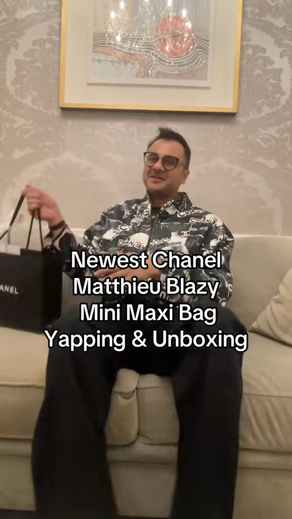 Matthieu Mini Maxi @chanelofficial #chanelbag #chanel #chanelunboxing #chanelmini #shopaholic @matthieu_blazy