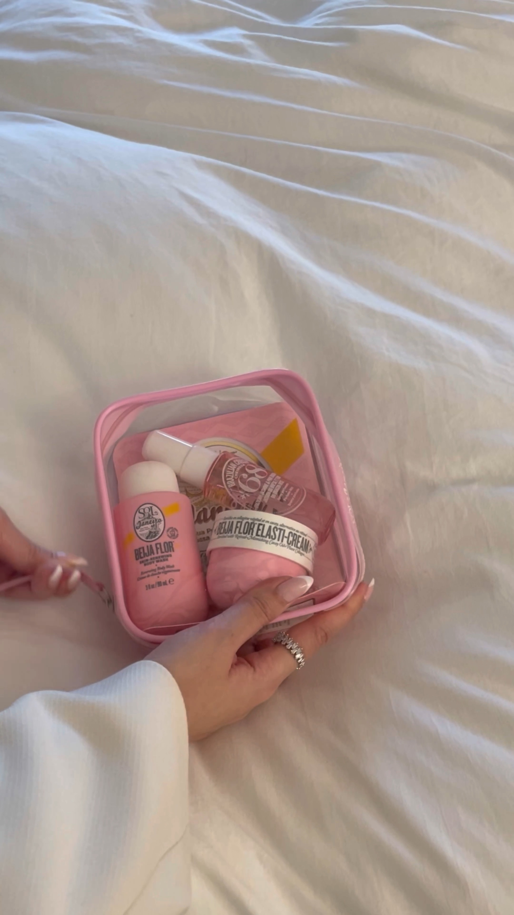 The Sol de janeiro jet set in Cheirosa 68 has my heart🩷
•
• #sol de janeiro  | summer travel set | summer-scent | cheirosa68 #soldejaneirobeijaflor #beijaflorjetset #soldejaneiro68 #asmrsoundsgirl | Sephora favorites 

#LTKbeauty #LTKSale #LTKunder50