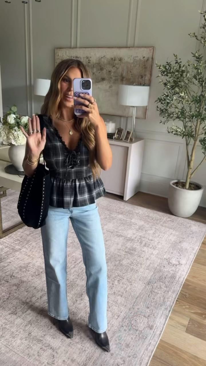 wearing a small in the top and a 26 in the denim! use code hollie40 for 40% off these pieces 🫶🏼 

 