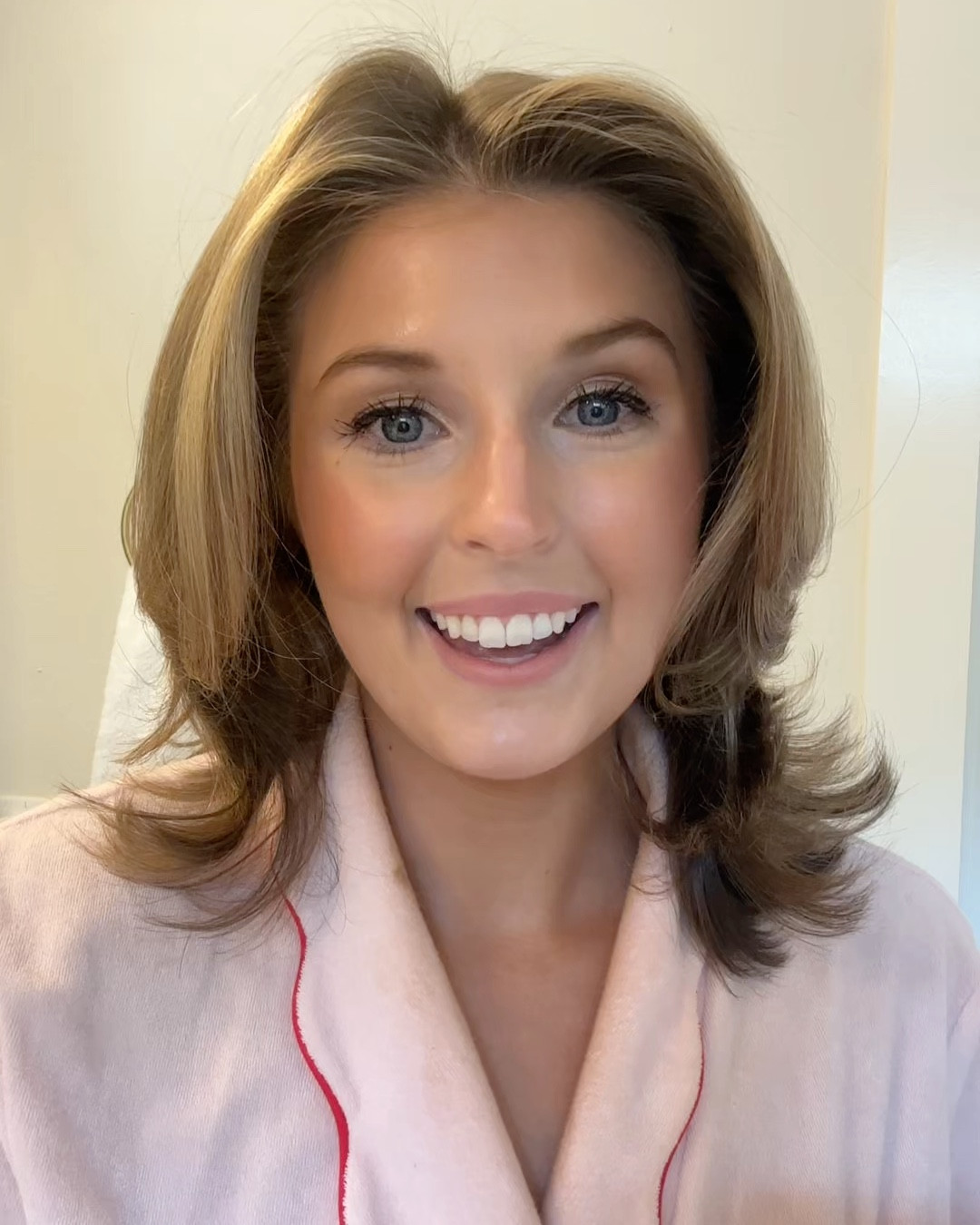 Sharing a couple of makeup faves! Listing shades below:
Blush: Spice Gal
Status Stick: 
Lipsticks: Blondie Pink & Blue Raspberry
Gloss: Dolly