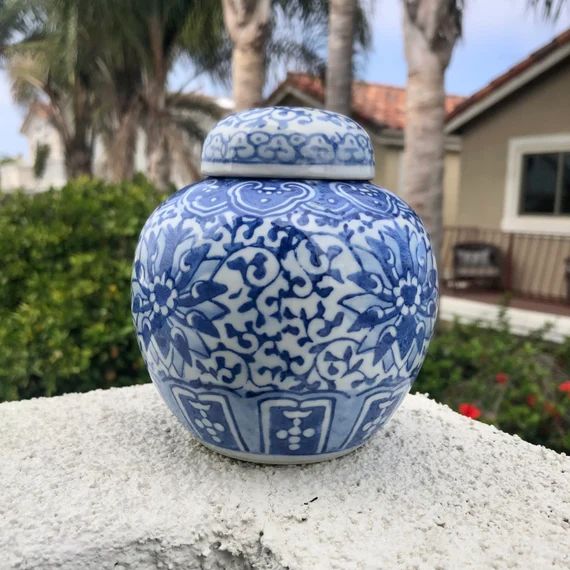 Vintage Ornate Blue and White Chinoiserie Ginger Jar With Lid - Etsy | Etsy (US)