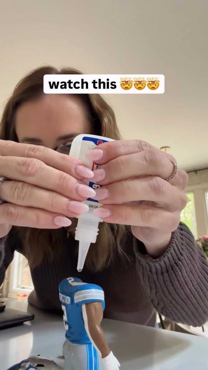 Comment “SHOP” and I’ll DM you the link! *must be following @comestayawhile for automated message to send* 

This is the ultimate life hack for parents who are always fixing broken toys 🙌🏼🤯 

#momhack #lifehack 

LinkDM *189*