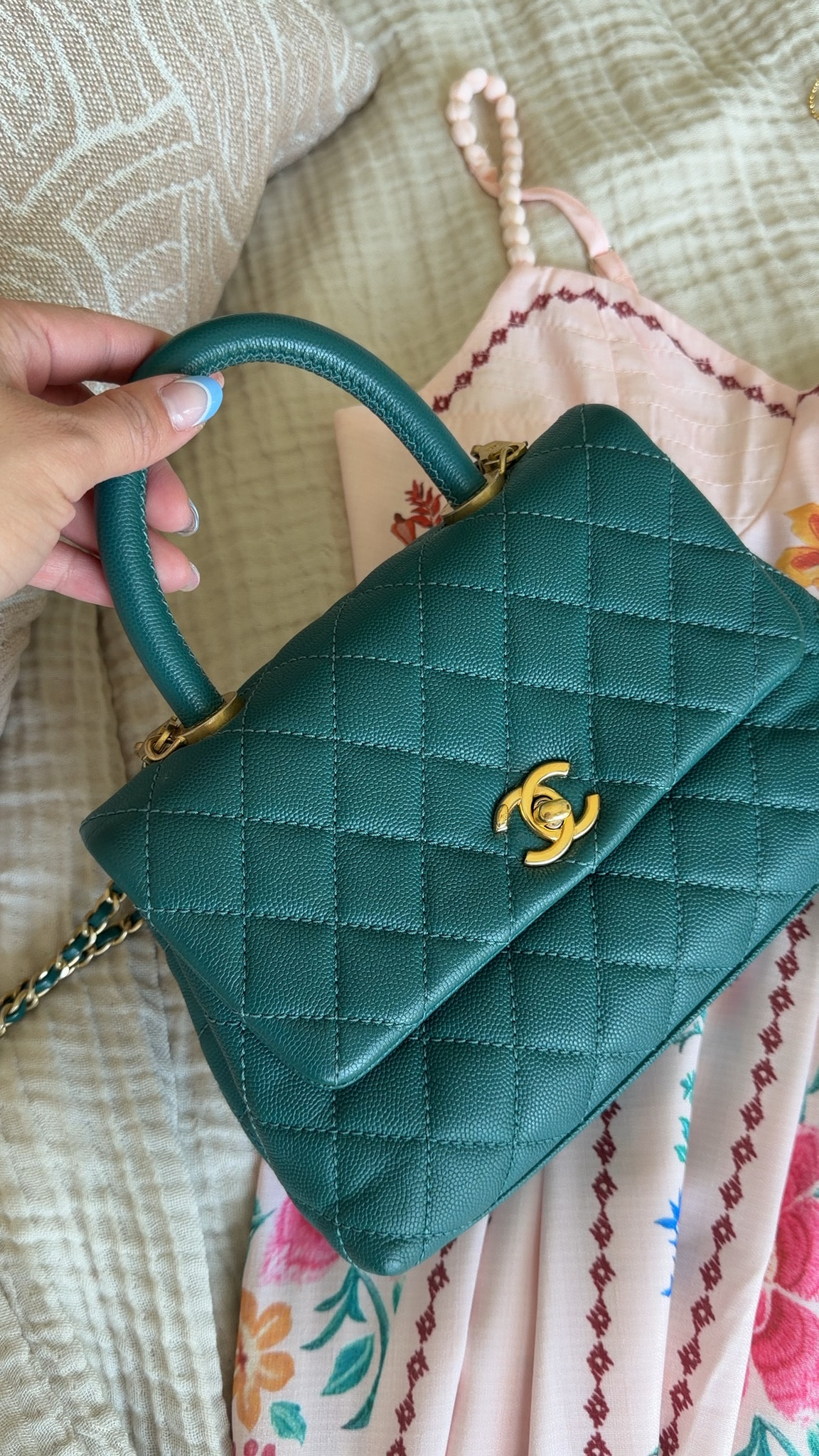 #ad Still obsessed with my borrowed Chanel bag from @Vivrelle! 🥰 

If you are needing a bag for a fancy special occasion or are just wanting to try out a certain designer bag style before you try it, this is the way to go!! You can borrow bags for a month and return it for another one or pay a member-only price to buy the bag if you love it!! Use code SANDY to get your first month of membership for free!! 