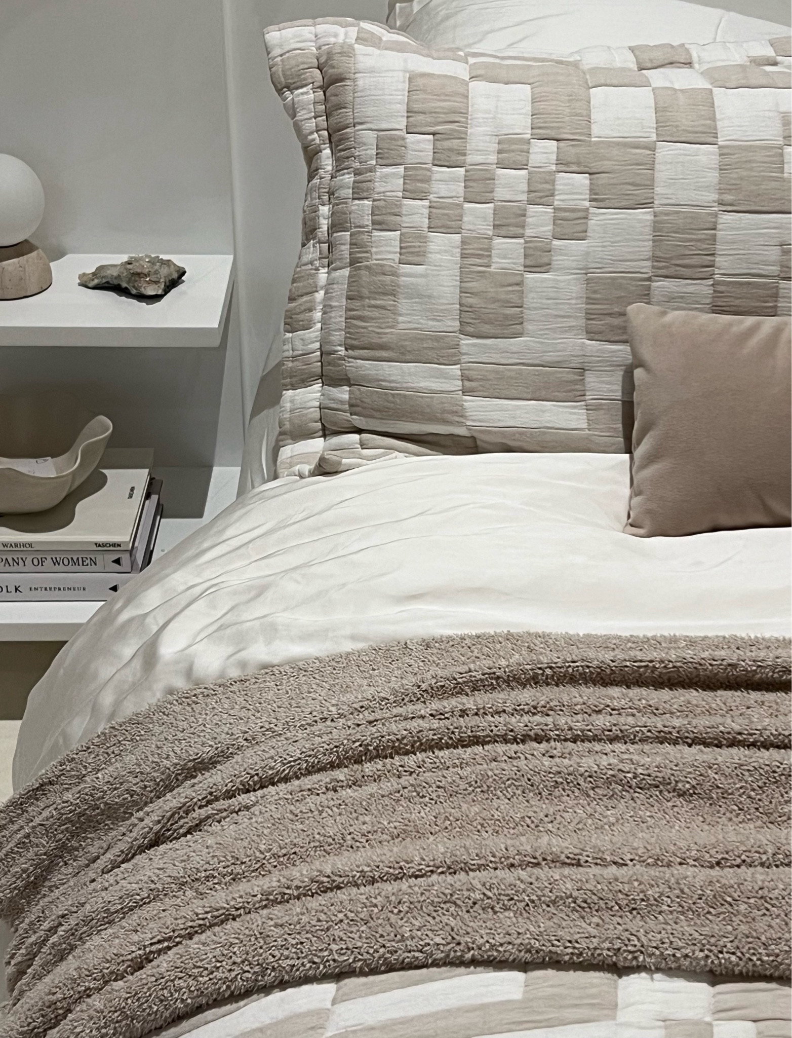 Neutral checkerboard bedding 🤍

Organic Modern | Home Decor | Neutral Bedding | Checker Print | Checkerboard | Barefoot Dreams | Neutral Decor | Checker Bedding | Dusen Dusen | Barefoot Dreams | Cozy Bedding | Layered Bedding | Lumbar Pillow | Throw Pillows | Nightstand Decor | 