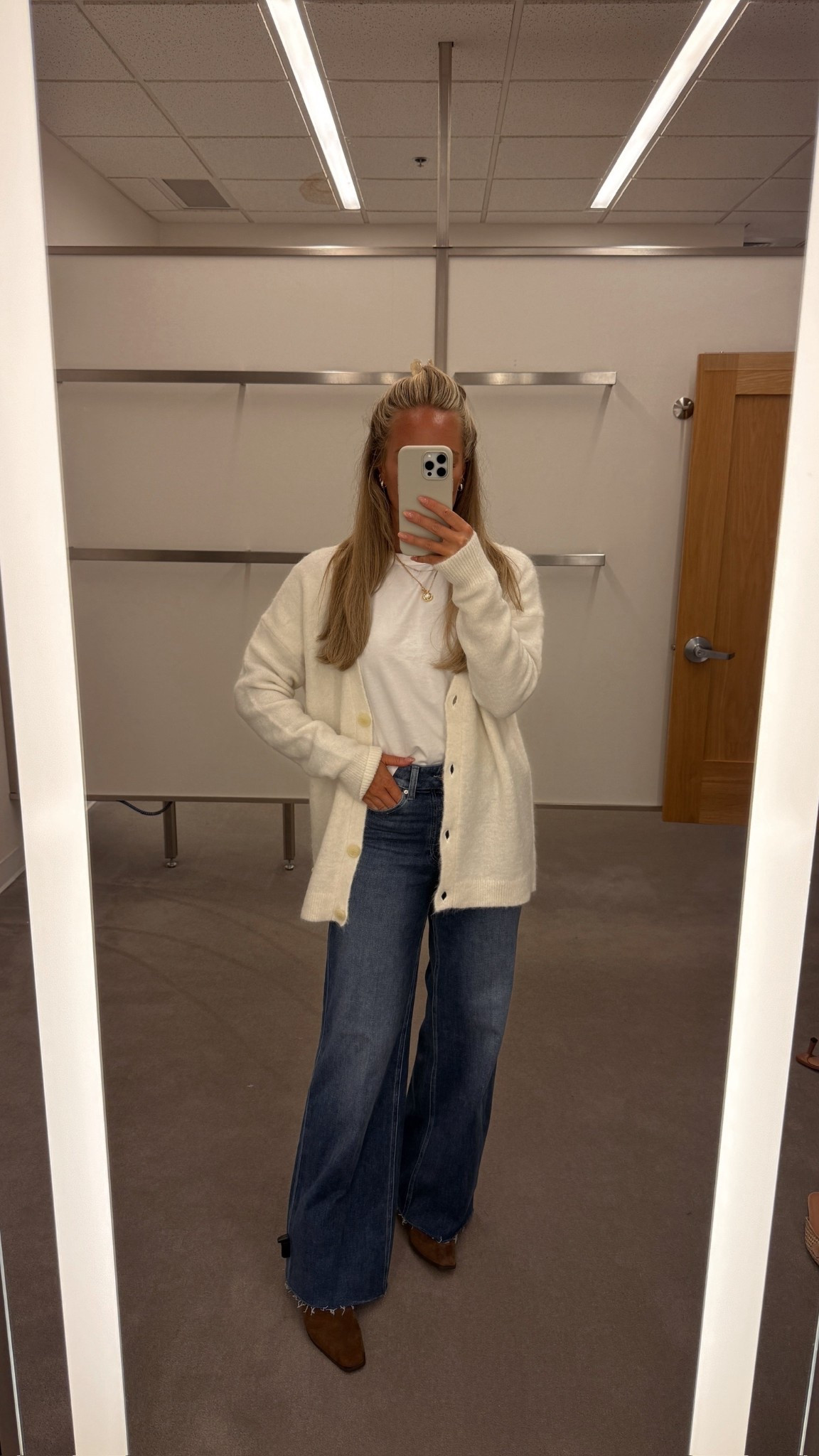NSale - classic look FTW 🙌🏼 the denim goes fast! Love this look Fall

Small in cardi & top, 26 jeans

Best white tee, fall denim, fall fashion, summer fashion, fall outfit, summer outfit, best of Nsale, classic fit, weekend fit, cardigan fit