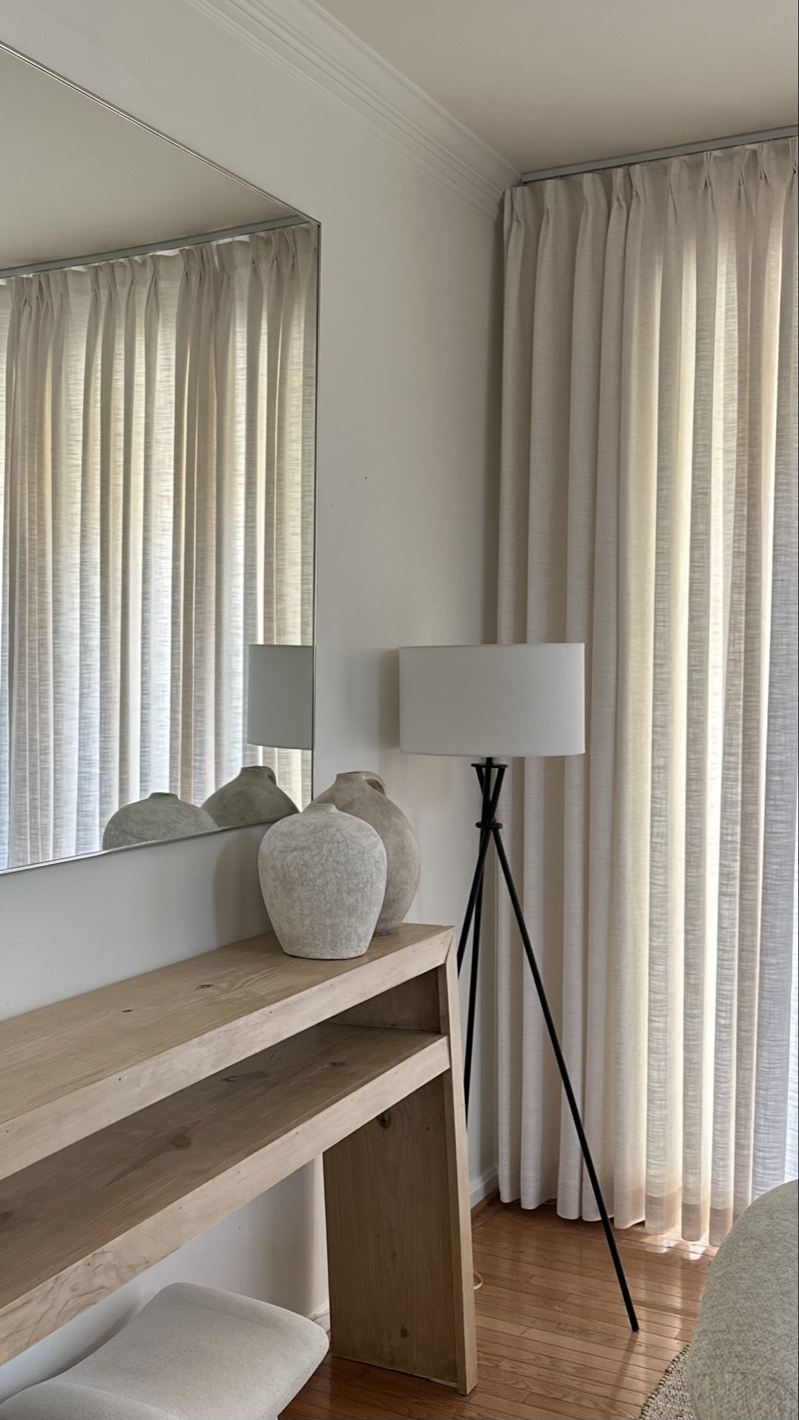 My dining room style, clean and minimal with neutral tones! So calming and timeless. Linked everything below! 🤍