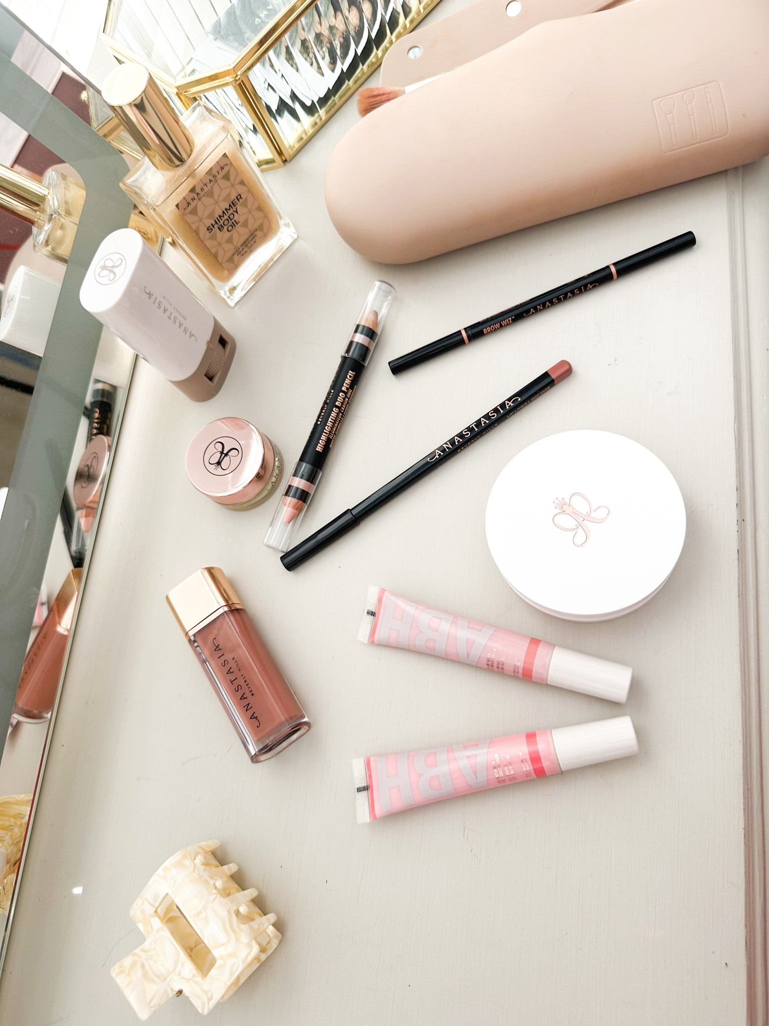 These blurring serum blushes from Anastasia Beauty are a dream ✨

The precise tip applicator helps to get your desired placement and these vibrant shades really brighten and blur. I am loving mixing the shades to get the trending sunset blush vibe ☀️

They hydrate and help build a soft matte finish - perfect for a day date, special event, or every day wear 🙌🏼

#ABHBLUSH

#LTKBeauty #LTKStyleTip