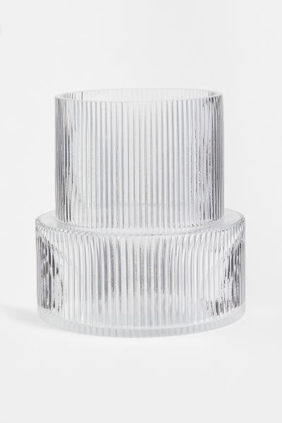 Vase in fluted glass. Diameter at top 6 1/4 in. Height 8 1/4 in.Weight1,78 kgCompositionGlass 100... | H&M (US + CA)